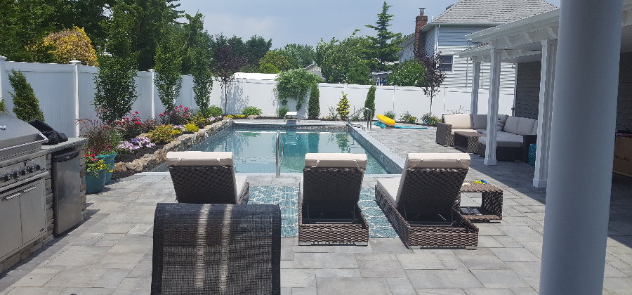 Cambridge XL pavers Onyx/natural pool patio